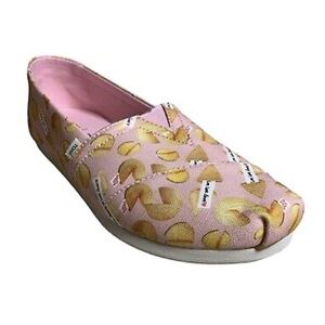 size 9 fortune cookie Tom’s